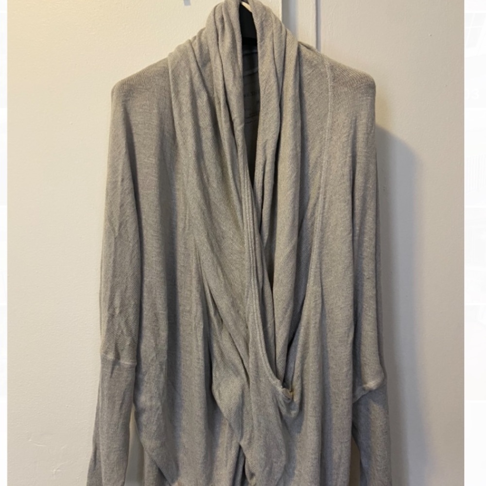 Free People - oversized crossover, light gray sweater